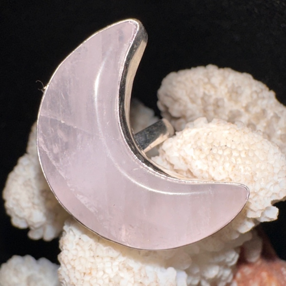🌙 Rose Quartz handcrafted Moon cut ring